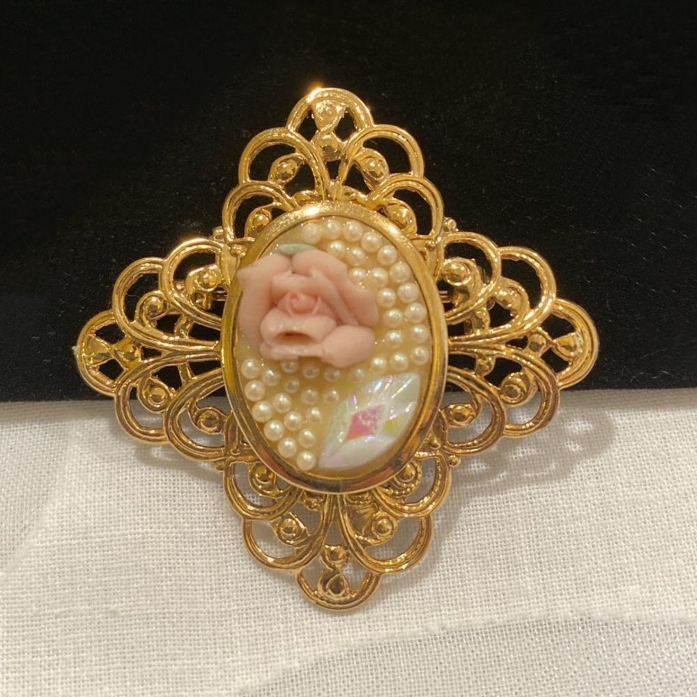 Vintage Carved Rose And Pearl Brooch - Picture 6 of 6